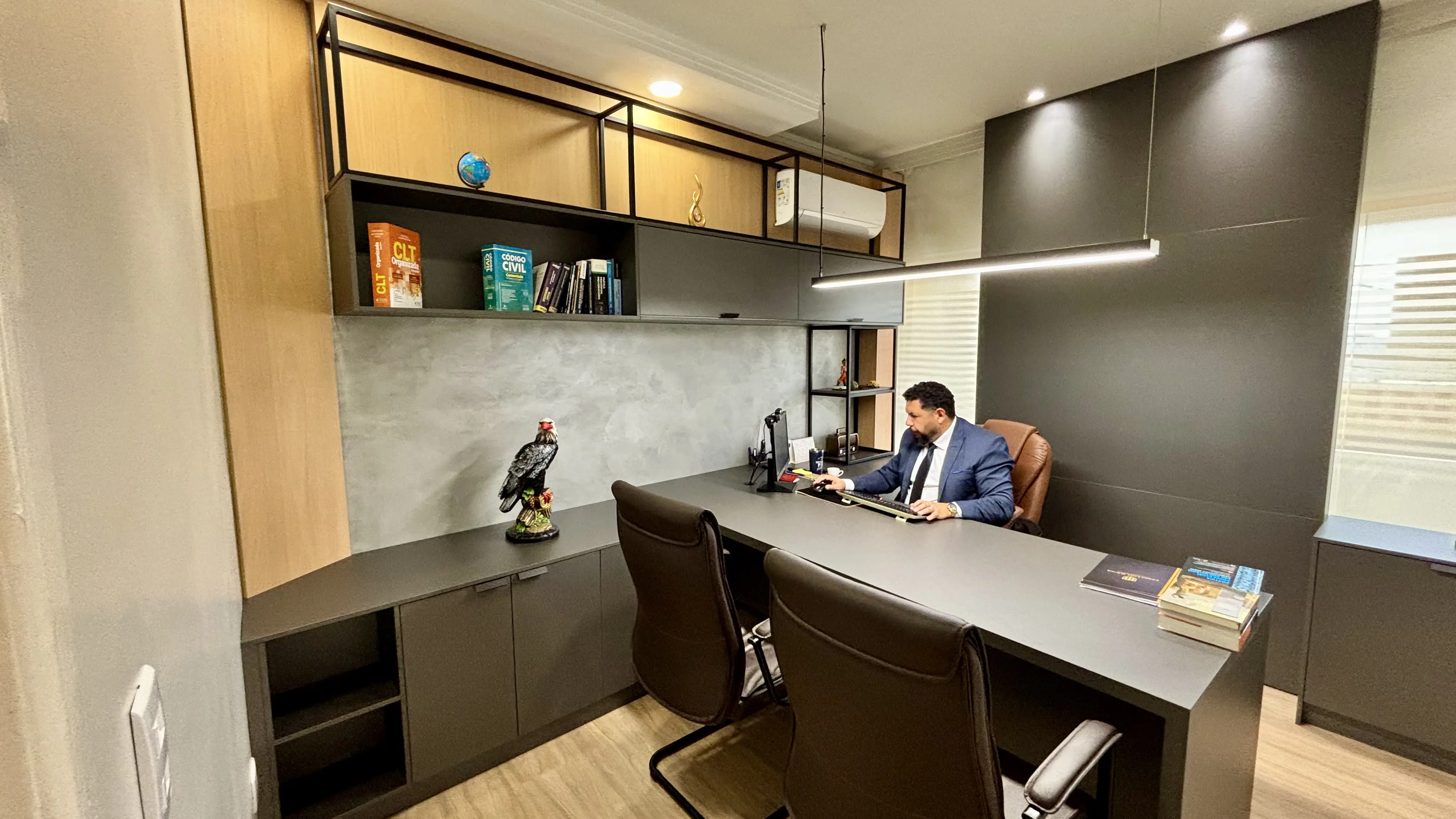 Escritório Dr. Fábio Luiz Souza — Ambiente de Trabalho